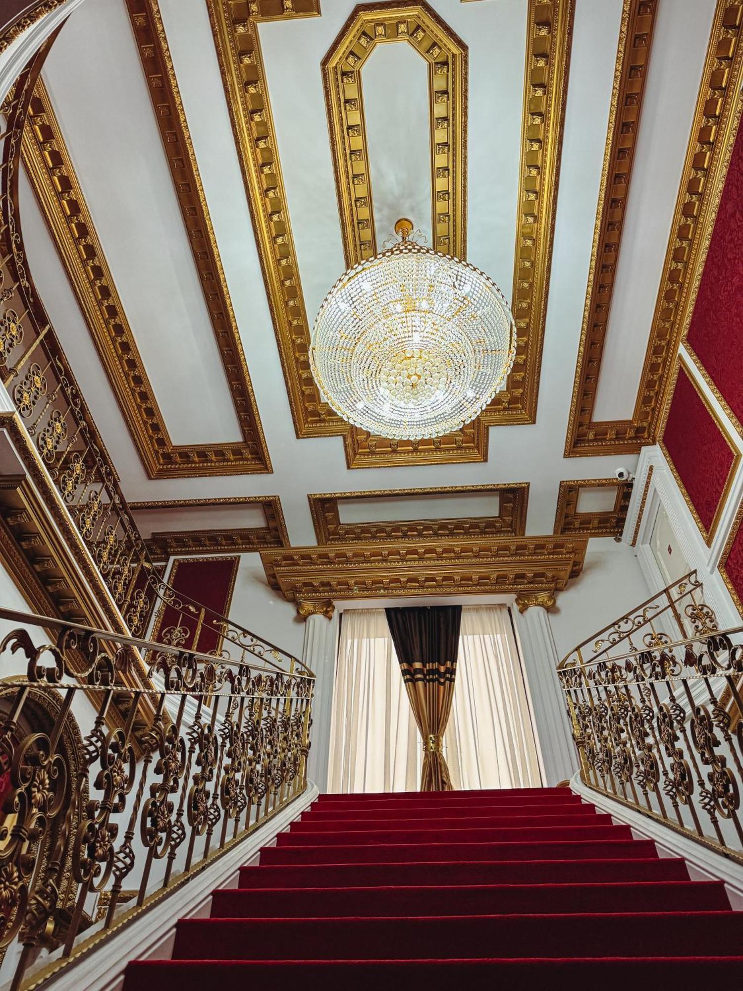 President Luxury Hotel Ploiesti Exterior photo